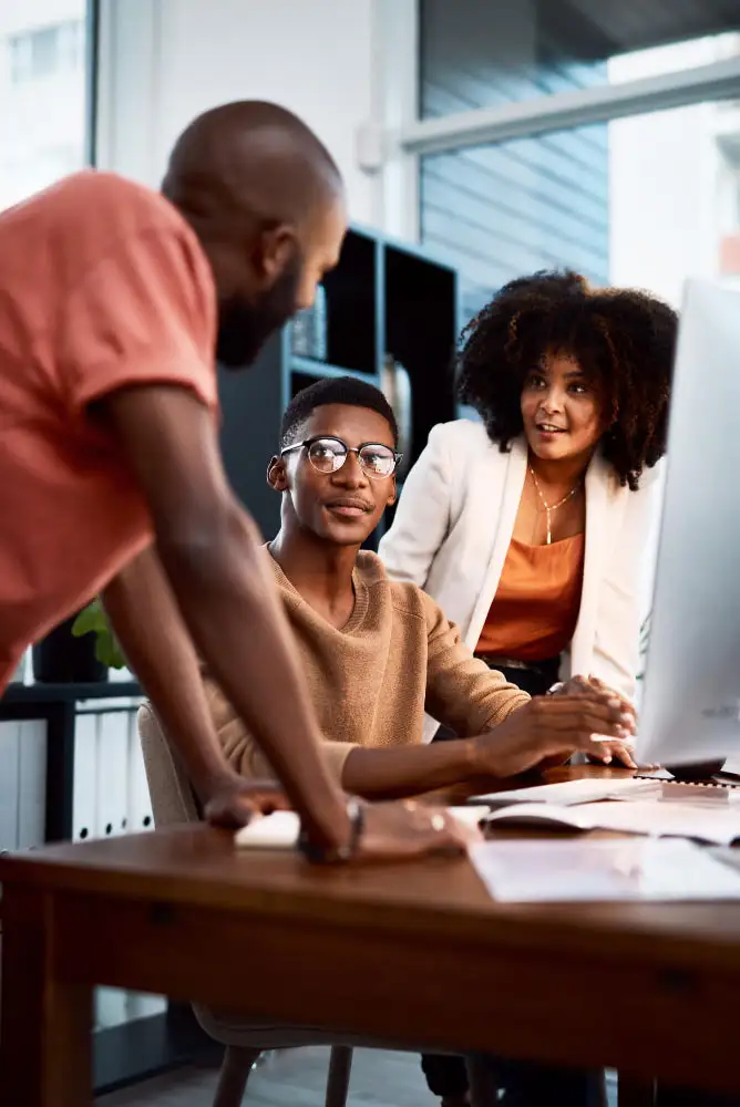 Équipe de fondateurs accompagnée par IKOUĒ Factory